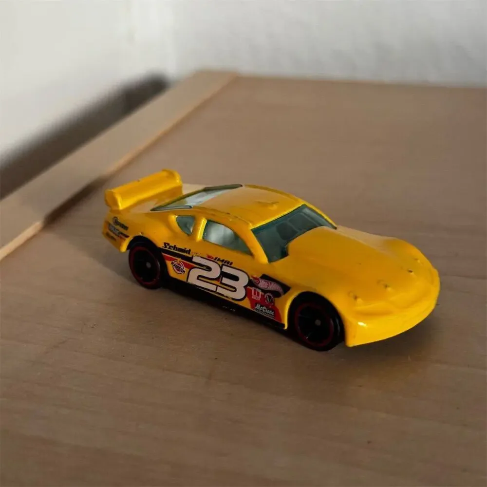 Hot Wheels Y2K Circle Tracker #23 Yellow Track Aces Stock Car 1/64 2008